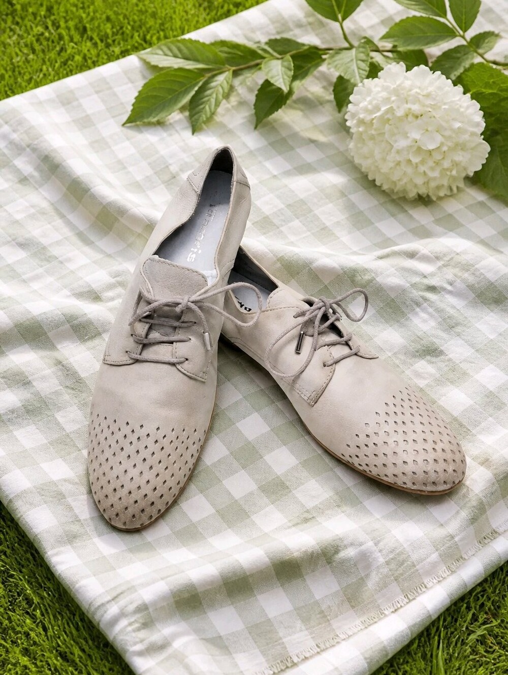 Tamaris Taupe Lace-Up Perforated Leather Oxford Shoes Sz 41/10 Wms